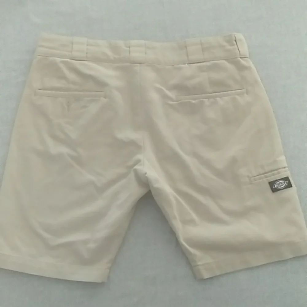 Dickies skinny straight shorts size 32 khaki - Picture 2 of 2
